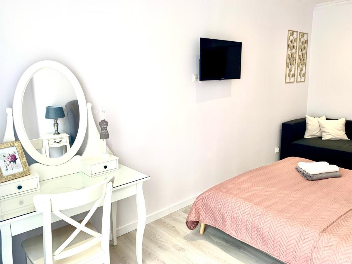Apartamenty Sienkiewicza - Bezplatny Parking, Centrum, Park, Fv Kielce Esterno foto